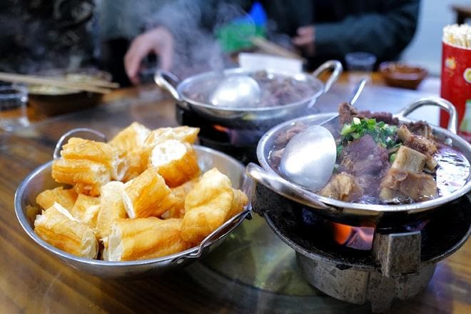 荆州美食：一天四顿酒，早晨一碗面
