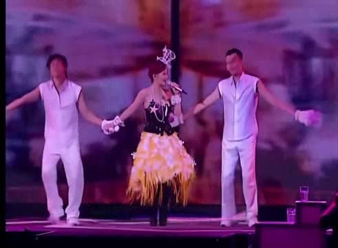 歌曲《小手拉大手》是由马来西亚歌手梁静茹演唱的一首温馨情歌…