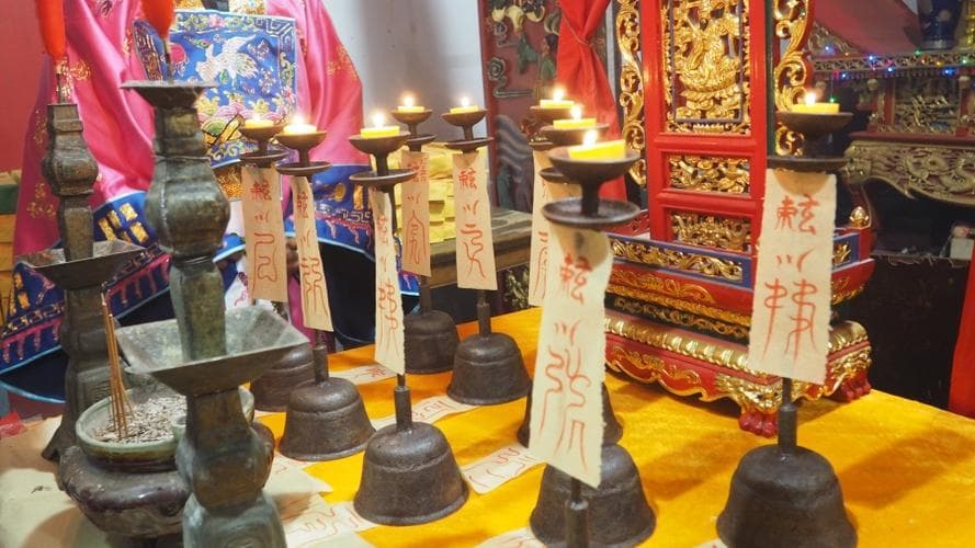 出马仙还阴债骗局揭秘：五大特征与防范指南
