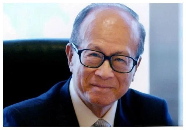 李嘉诚的传奇人生，从贫困少年到商业巨擘