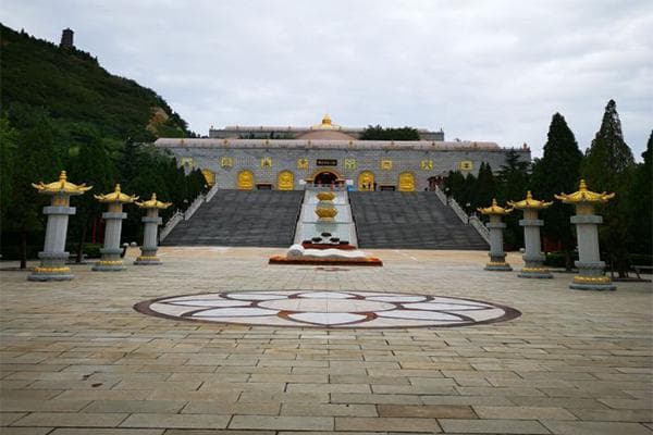 烟台龙口南山大佛景区：120元门票可览世界最大铜佛