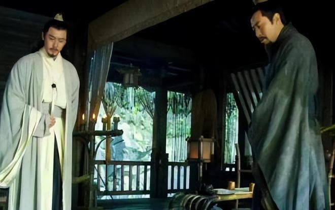 诸葛亮认为必须占荆州，庞统却说荆州要不得，两人水平立见高下