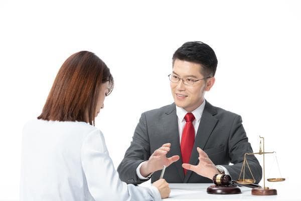 律师代理刑事案件的过程：辩护策略与实务操作