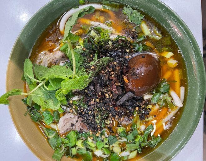 遵义八大特色美食：从羊肉粉到黄糕粑，每一道都藏着独特故事
