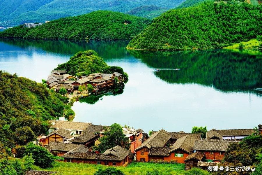 泸沽湖：高原湖泊与母系社会的双重传奇