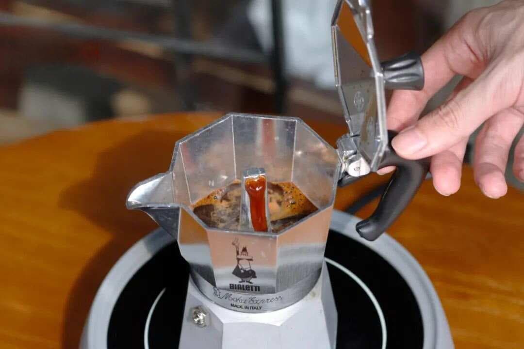 摩卡壶用的咖啡粉要多细？如何使用摩卡壶做出好喝的浓缩咖啡？