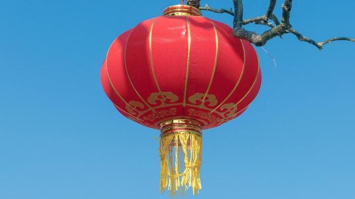 节俭办节成新风：多地探索春节装饰新模式
