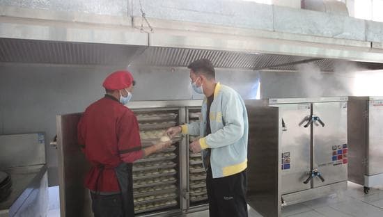 麦盖提县：提升学生营养餐标准 “营养餐”化作“幸福餐”