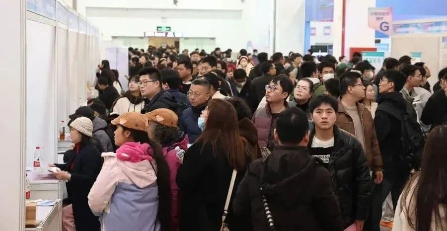 AI人才缺口或达400万！实习生月入过万，企业纷纷高薪“抢人”