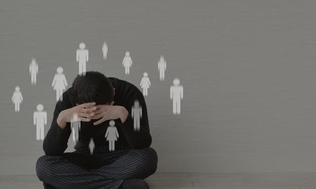 性格内向、孤僻的人，怎样克服社交恐惧？掌握这三个技巧，就够了