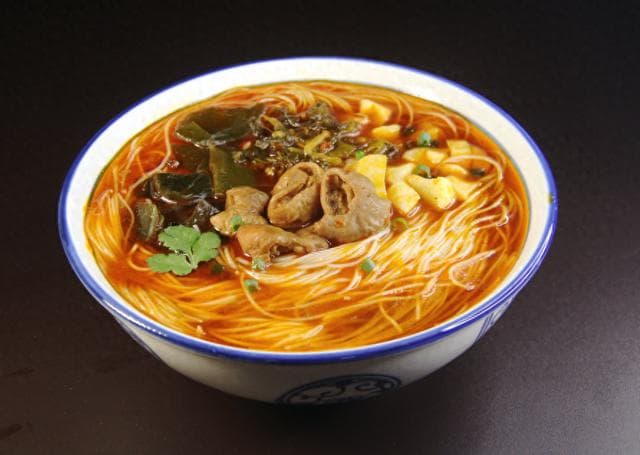 从米粉到肥肠：绵阳十大特色小吃完全指南