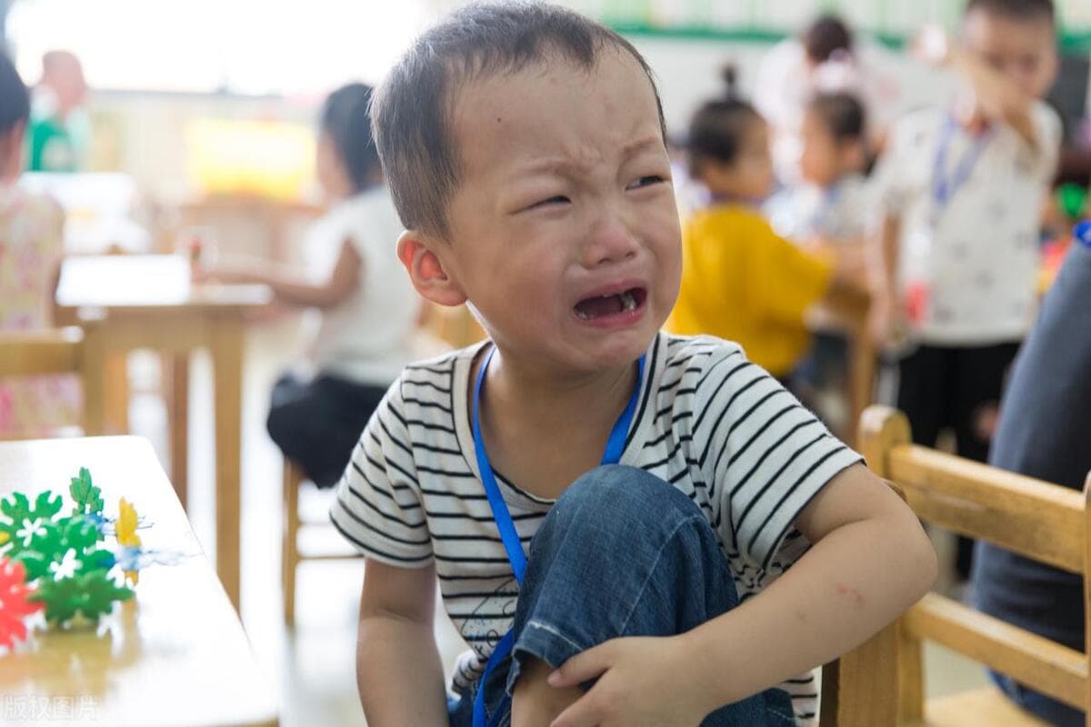 忍住别心疼！幼儿园老师不敢说的真相：越狠心的家长，娃适应越快