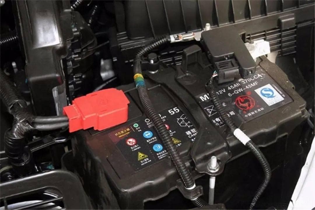 汽车“搭电”先接正极还是负极？弄错顺序，大部分车主已中招