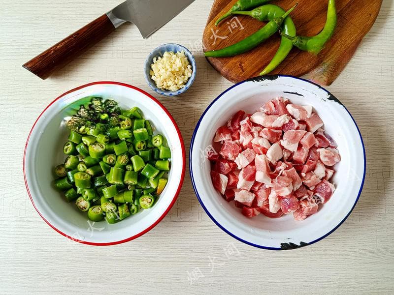 越吃越上瘾！杭椒炒肉丁的详细制作步骤