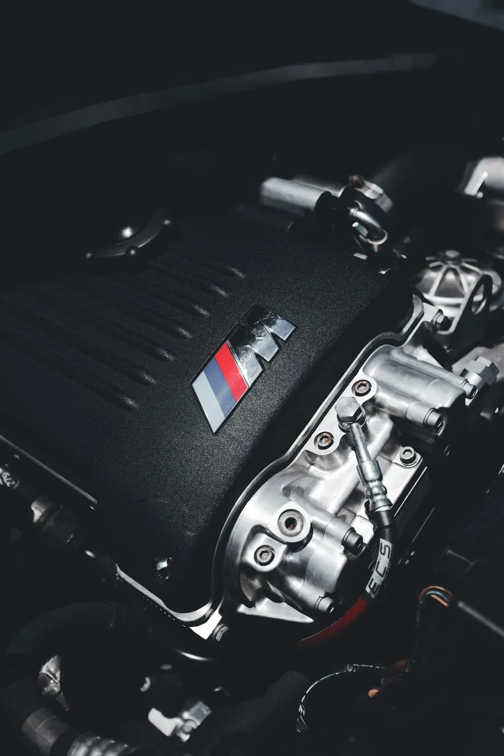 自然吸气vs涡轮增压：以宝马S65 V8引擎为例解析进气方式之争