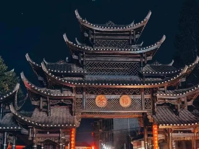 茶峒古镇：一脚踏三省，湘西边城的历史与风情