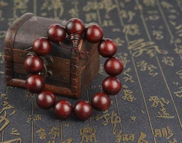 小叶紫檀手串可以上油吗？专家解析正确保养方法