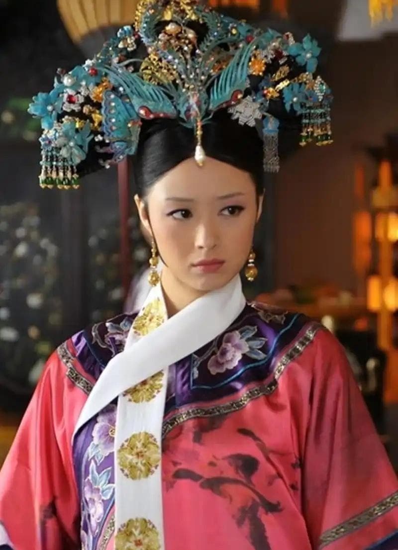 历史上的年妃，和《甄嬛传》完全不同，温良端肃，生三子一女