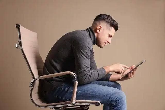 医生提醒：腿脚麻木可能是4种疾病的信号，别不当回事