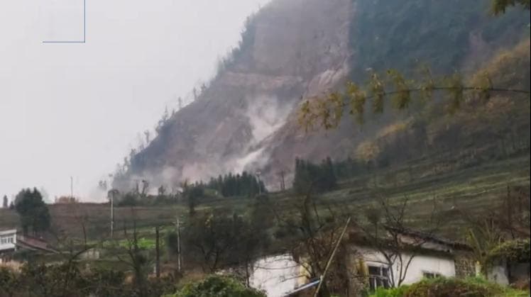 现场画面！四川筠连县山体滑坡，最新救援情况→