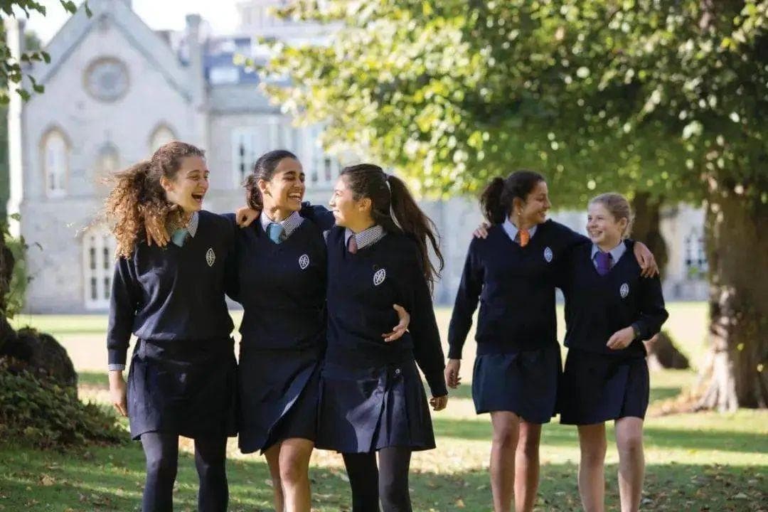 英美高中教育体制大对比：学制、录取、考核与升学路径全方位解析