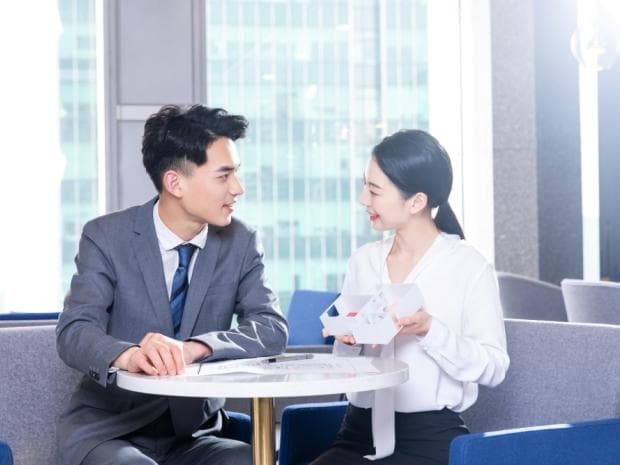 房屋中介收租金后“跑路”谁来担责，租客能否对抗房东索赔？