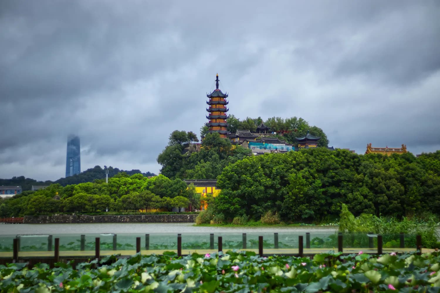 苏州必游三景：寒山寺、虎丘、七里山塘街