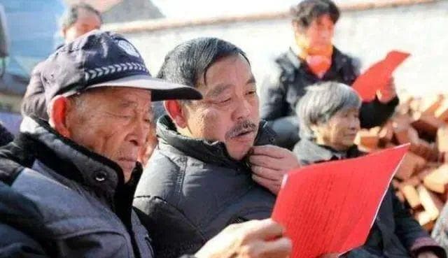 城镇户口还能迁回农村？看看你符不符合5个条件！农民自愿退出土地，一亩多少钱？