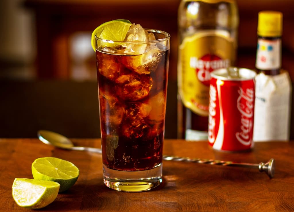 自由古巴Cuba Libre鸡尾酒的历史与文化探索