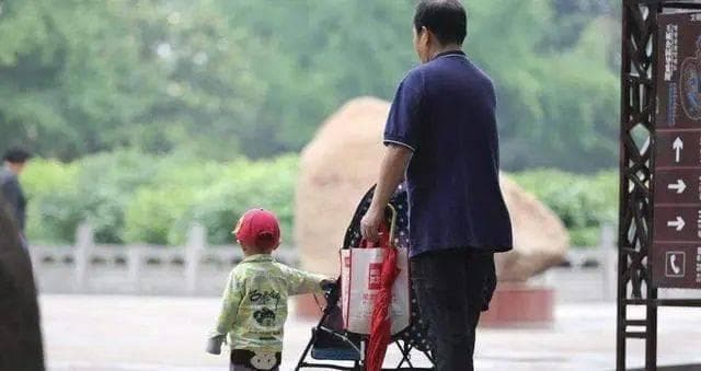 别轻易让老人带娃：当代家庭代际育儿观念冲突与调和之道