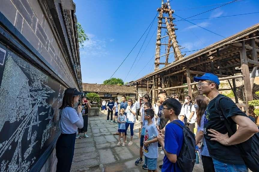 四川自贡国庆文旅活动持续火爆 全市共接待游客超80万人次