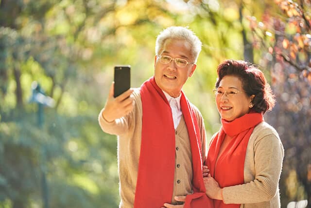 老年人怎么用智能手机？这份实用指南请收好