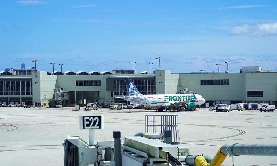 美国廉价航空陷入困境，开拓高端市场