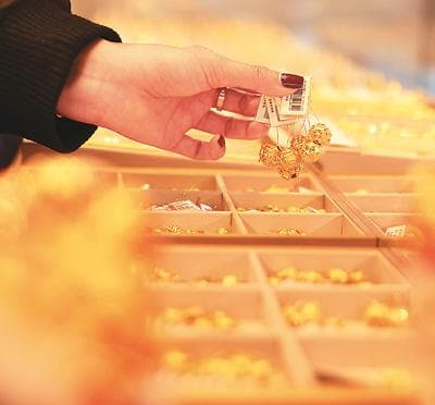 全球金价为何屡创新高？