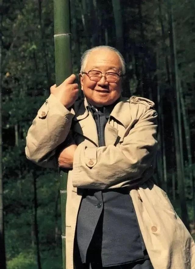 启功自撰碑文，风趣字迹引关注