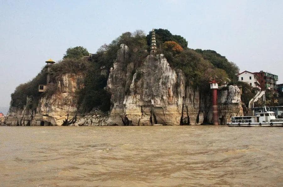 《石钟山记》为何被誉为千古名篇？优美的旅游文案只是其一，真正的原因让人肃然起敬