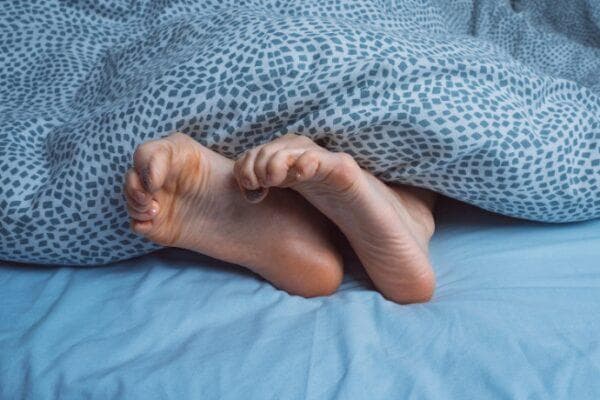 半夜脚抽筋影响睡眠品质 4大种营养补充起来防抽筋！
