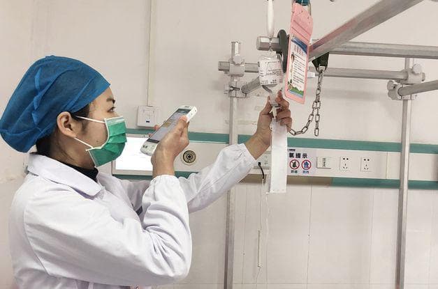 AR智能药盒：增强现实辅助患者精准用药