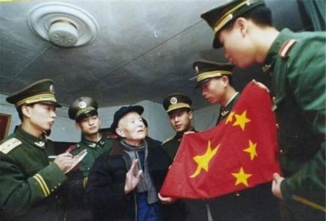 五星红旗的设计者是谁？不是设计师，当年奖金500元