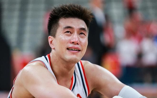 郭艾伦训练中眼部受伤，医生称不影响未来运动生涯