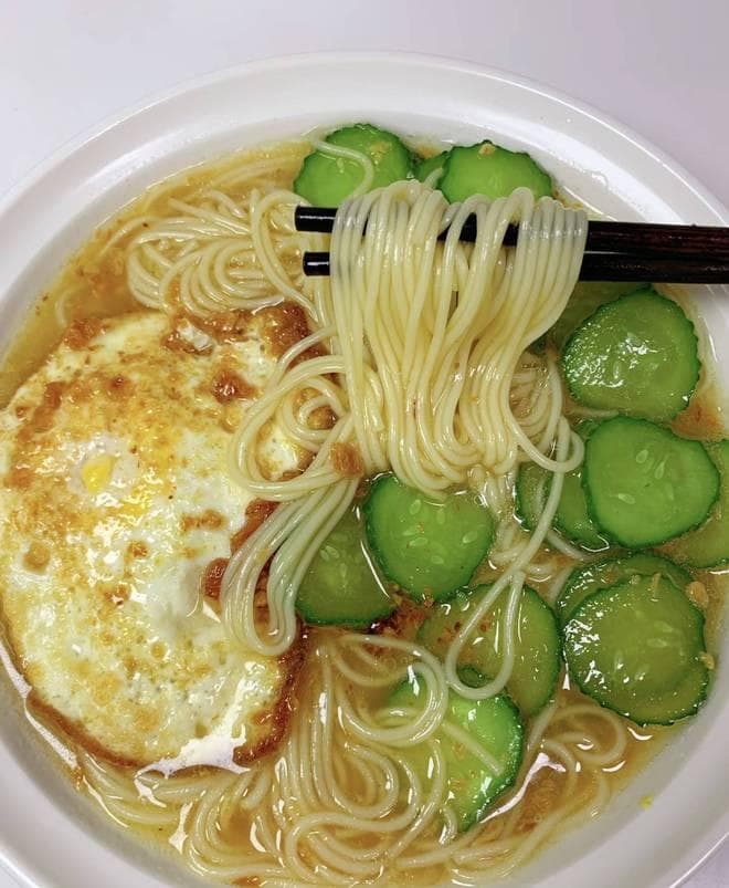 黄瓜煎蛋汤面：一道简单却充满魅力的夏日美味