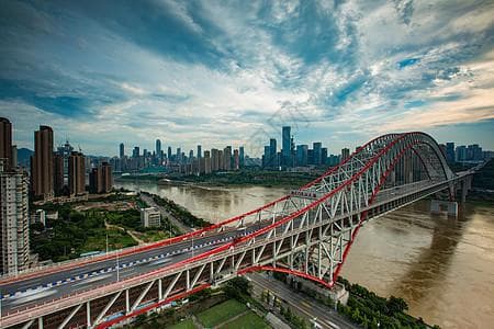 重庆长江大桥：历史、建筑特色与旅游指南 🌉