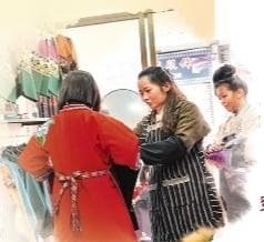 新春走基层丨苗服岁月笺 年味绵延长