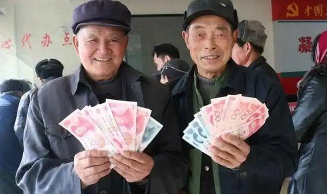 60岁以上老人可领六大补贴，每月至少几百元，快告知家人！