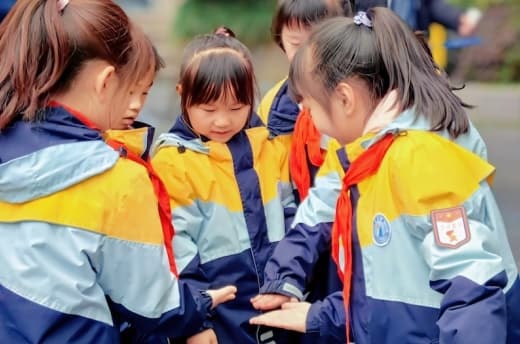重庆新桥小学创新课间活动：打造安全健康快乐的校园生活