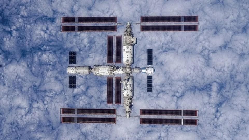 中国宇航员首次利用“人工光合作用”在太空中制造火箭燃料和氧气
