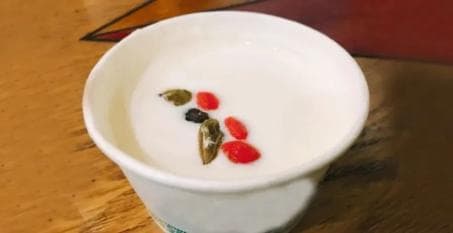 常喝酸奶的人和不喝有什么差别？减肥还有益代谢，很多人没喝对