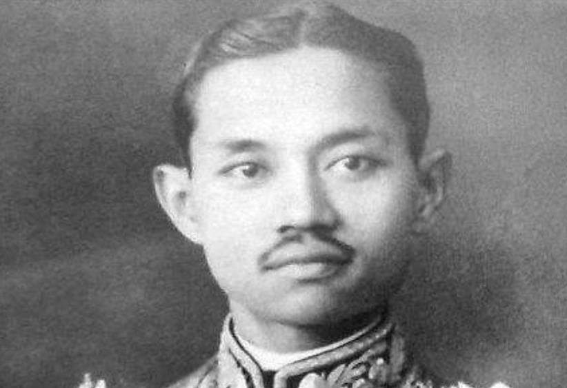 泰国在历史上，是怎样变成君主立宪的？