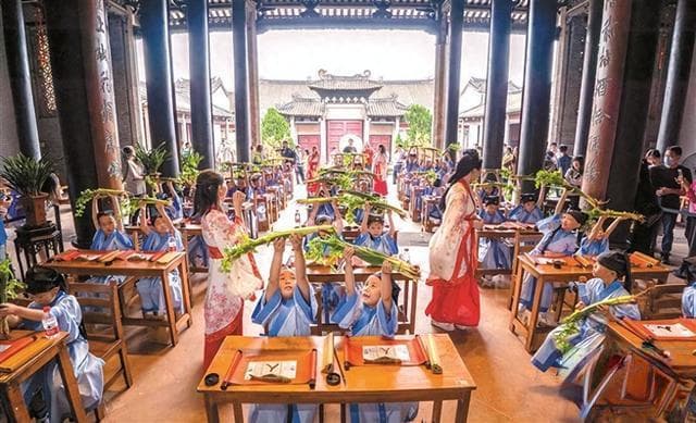 广州番禺区重文兴教传统在祠堂里历久弥新