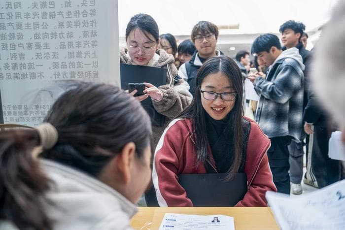 40%企业来自临港新片区，提供1500余个岗位，上海电机学院举办春季校园招聘会